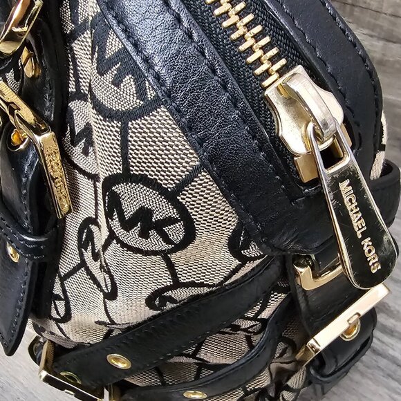 Michael Kors Milo Signature Leather Buckle Black & Beige Shoulder Bag COA - Picture 2 of 14